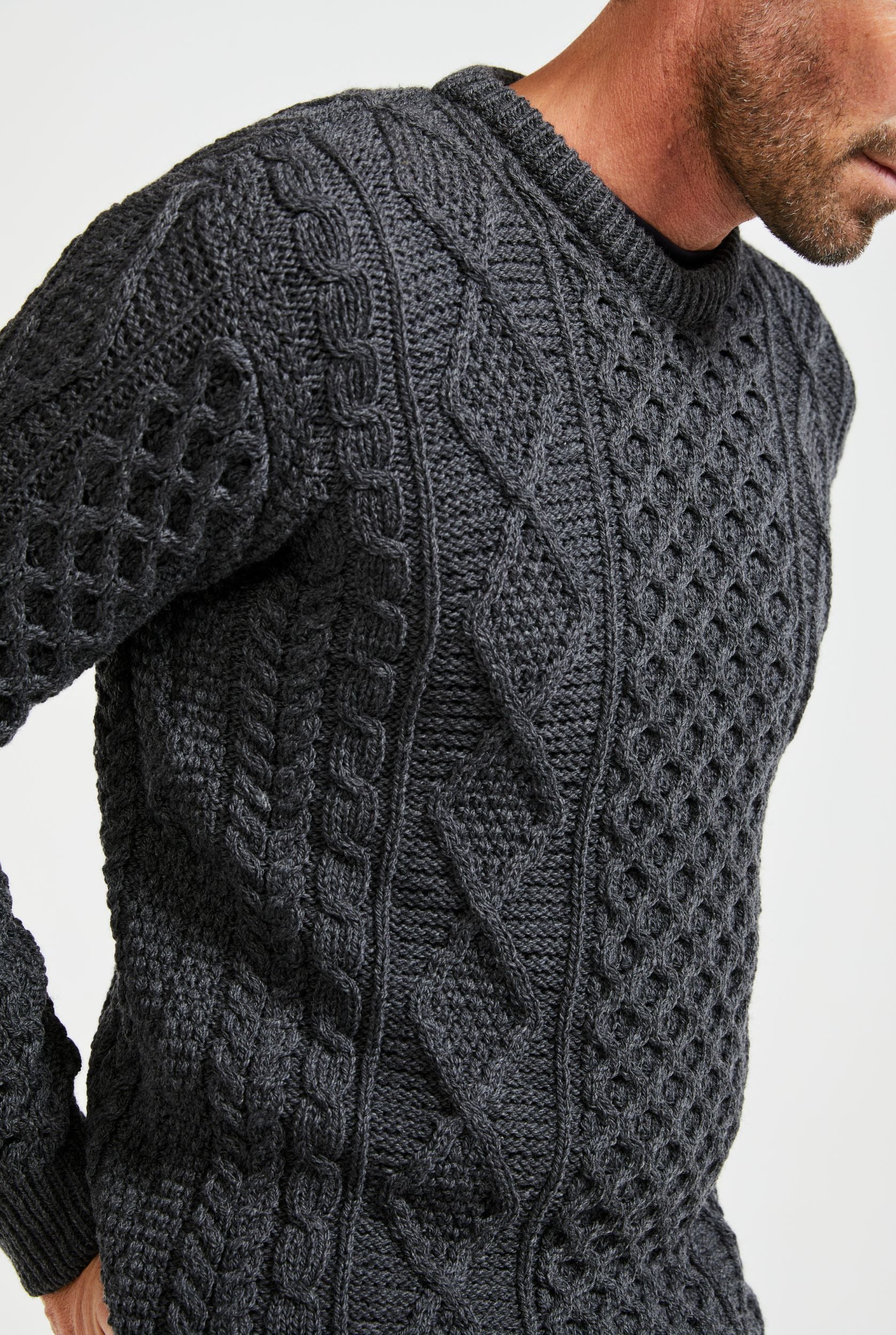 Éireann Mens Traditional Aran Supersoft Merino Sweater - Grey - Image 5